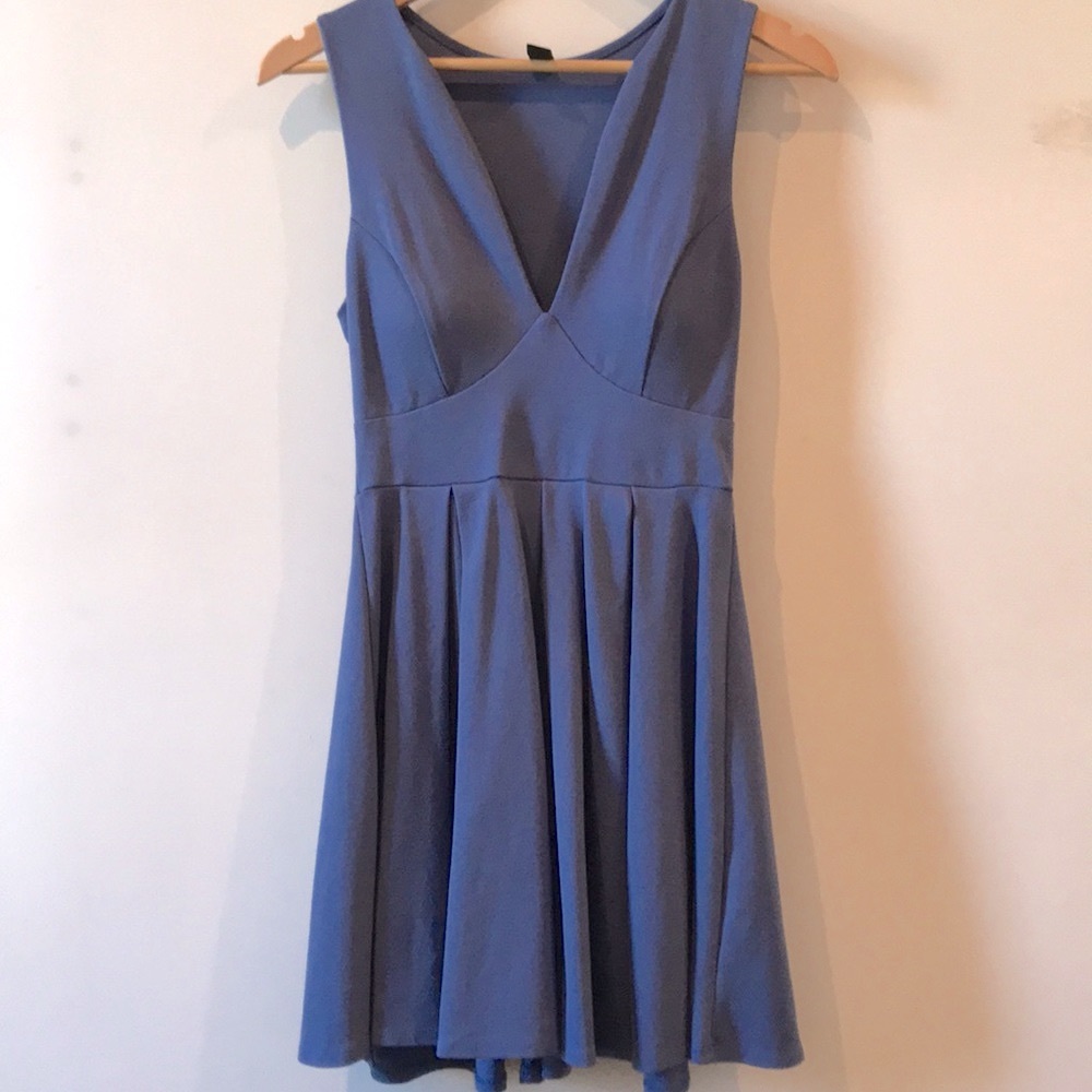 Classy dress that accentuates curves